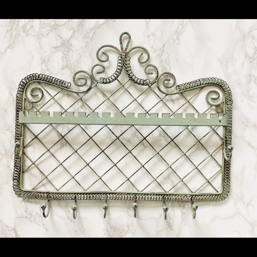 Farmhouse Jewelry Organizer